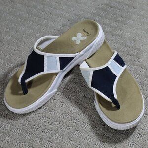 Clarks Women's Sz 8M Blue and White Canvas Platform Sandals